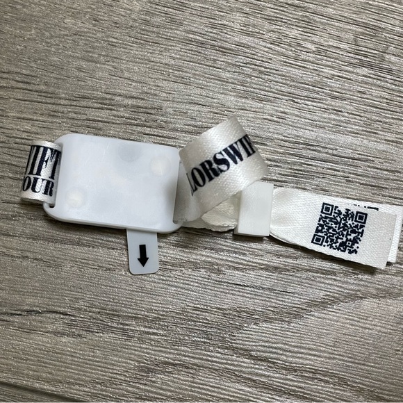 Taylor Swift Eras Tour Light Up Wristband Sofi Stadium Los Angeles 8/9/23 - Picture 3 of 5
